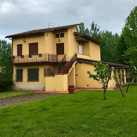 Casa Leoncine بيت للعطل
